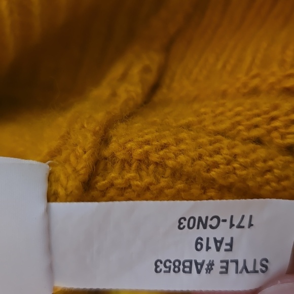 J.Crew Yellow Knit Sweater Womens Soft Lightweight Pullover Womens Small - Picture 9 of 11